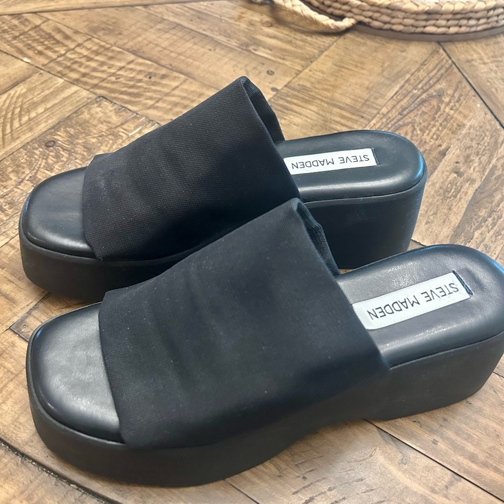 Steve Madden Slinky30 black sandals
